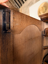 Load image into Gallery viewer, Georgian Mahogany Linen Press.