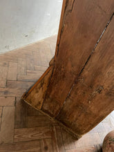 Load image into Gallery viewer, 18th Century Tavern Settle