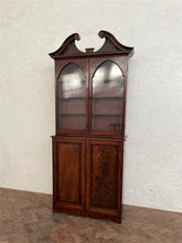 Load image into Gallery viewer, 18th / 19th Century Mahogany Bookshelf / Cabinet