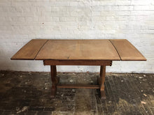 Load image into Gallery viewer, Extendable Oak Table