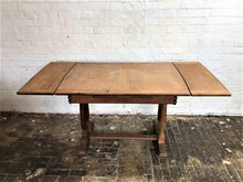 Load image into Gallery viewer, Extendable Oak Table