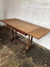 Load image into Gallery viewer, Extendable Oak Table