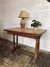 Load image into Gallery viewer, Extendable Oak Table