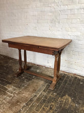 Load image into Gallery viewer, Extendable Oak Table