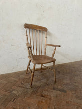 Load image into Gallery viewer, Rustic Oak Farmhouse Carver