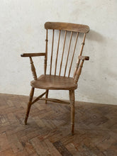 Load image into Gallery viewer, Rustic Oak Farmhouse Carver