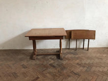 Load image into Gallery viewer, Extendable Oak Table