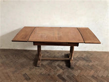 Load image into Gallery viewer, Extendable Oak Table
