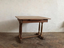 Load image into Gallery viewer, Extendable Oak Table