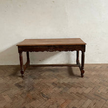 Load image into Gallery viewer, Antique Shell Detailed Carved Table