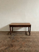 Load image into Gallery viewer, Antique Shell Detailed Carved Table