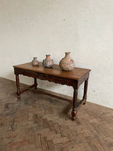 Load image into Gallery viewer, Antique Shell Detailed Carved Table
