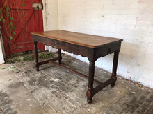 Load image into Gallery viewer, Antique Shell Detailed Carved Table