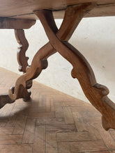 Load image into Gallery viewer, Spanish Oak Table