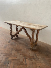Load image into Gallery viewer, Spanish Oak Table