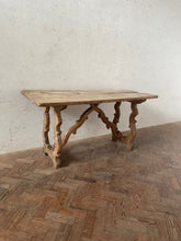 Load image into Gallery viewer, Spanish Oak Table