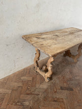 Load image into Gallery viewer, Spanish Oak Table