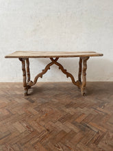 Load image into Gallery viewer, Spanish Oak Table