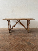 Load image into Gallery viewer, Spanish Oak Table