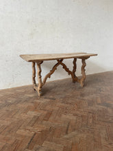 Load image into Gallery viewer, Spanish Oak Table