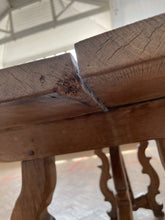 Load image into Gallery viewer, Spanish Oak Table