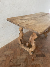 Load image into Gallery viewer, Spanish Oak Table