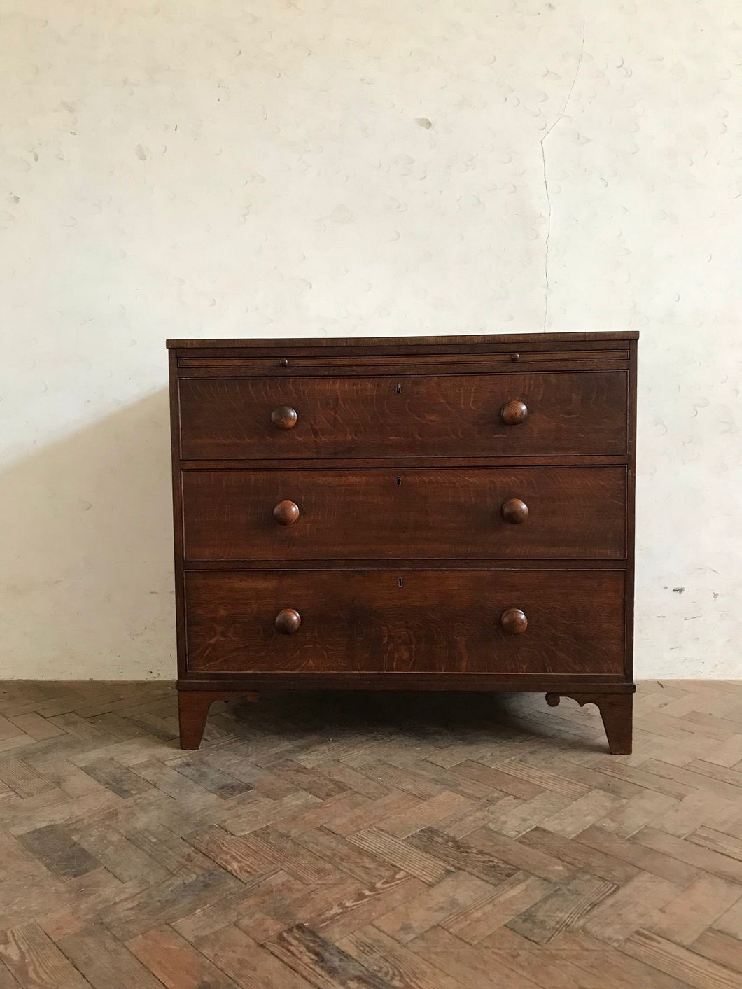 Beautiful Victorian Chest of Drawers with Brushing Tray.