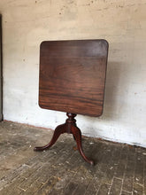 Load image into Gallery viewer, Georgian Mahogany Tilt Top Table
