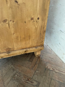 Eastern European Chest of Drawers